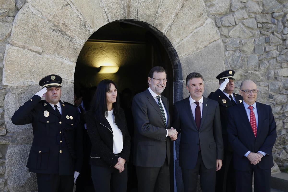 8/01/2015. Viaje del presidente del Gobierno al Principado de Andorra. El presidente del Gobierno, Mariano Rajoy, y el ministro de Hacienda,...