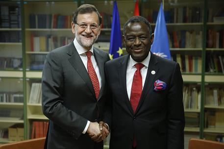 8/04/2015. Rajoy inaugura el I Congreso Internacional Mujeres Rurales. Terminado el acto de inauguración, el presidente del Gobierno, Marian...