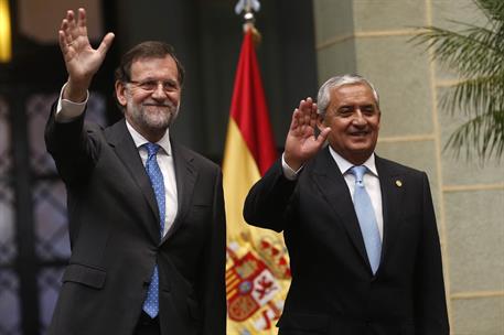 9/03/2015. Mariano Rajoy se reúne con el presidente de Guatemala. El presidente del Gobierno, Mariano Rajoy, saluda junto al presidente de G...