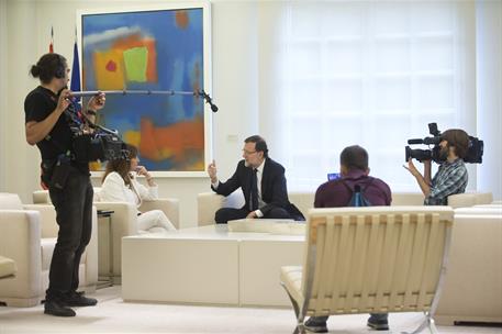 14/09/2015. Mariano Rajoy, en "El programa de Ana Rosa" de Telecinco. El presidente del Gobierno enseña a Ana Rosa Quintana la sala donde se...