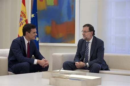 10/11/2015. Rajoy recibe a Pedro Sánchez. El presidente del Gobierno, Mariano Rajoy, junto al secretario general del PSOE, Pedro Sánchez, en...