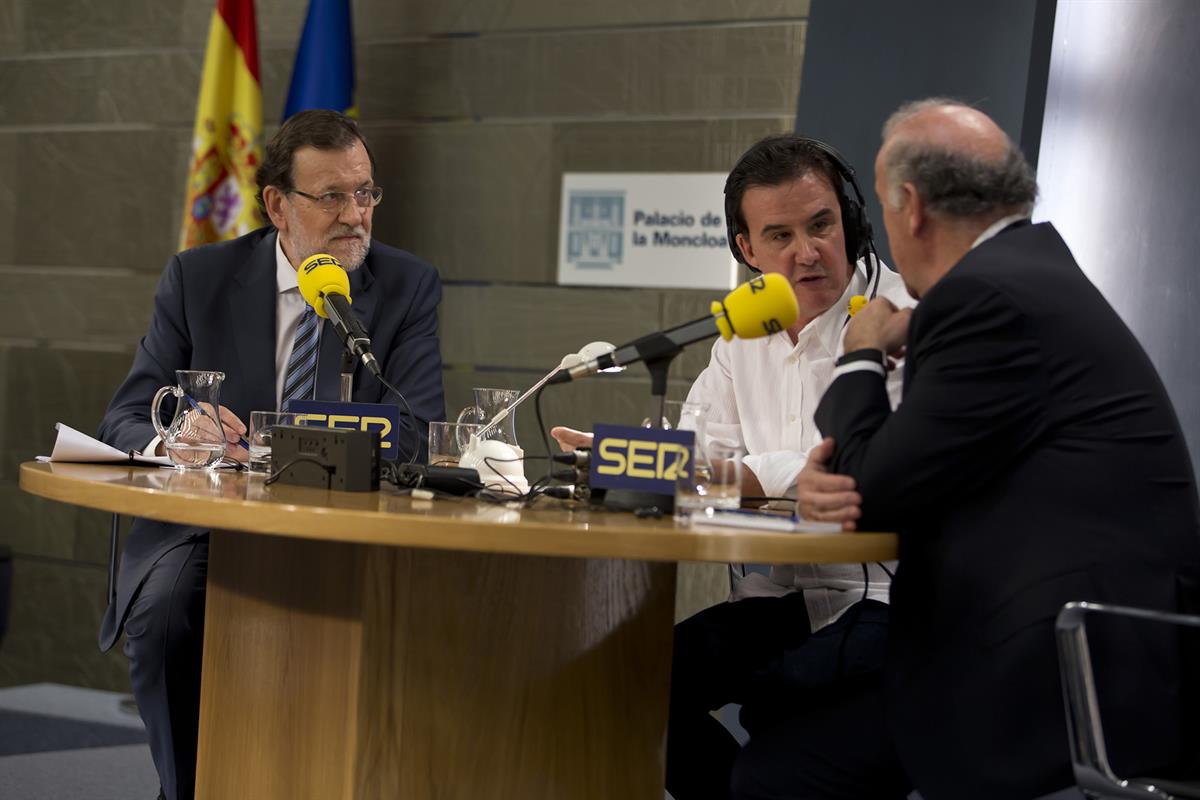 10/11/2015. Rajoy y Del Bosque en El Larguero. El presidente del Gobierno, Mariano Rajoy, y el seleccionador nacional de fútbol, Vicente Del...