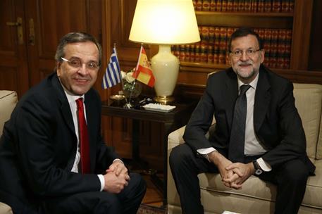 14/01/2015. Viaje de Rajoy a Grecia. El presidente del Gobierno, Mariano Rajoy, conversa con el primer ministro de la República Helénica, An...