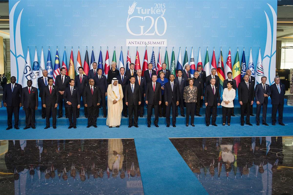 15/11/2015. Rajoy en la Cumbre del G-20 en Turquía. Primera jornada. El presidente del Gobierno, Mariano Rajoy, en la foto de familia de los...