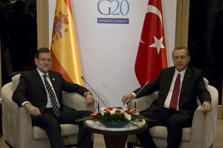16/11/2015. Rajoy en la Cumbre del G-20 en Turquía. Segunda jornada. El presidente del Gobierno, Mariano Rajoy, saluda al presidente de la R...