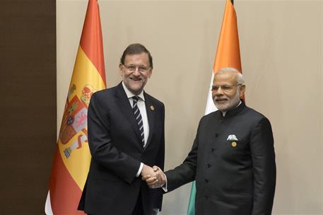 16/11/2015. Rajoy en la Cumbre del G-20 en Turquía. Segunda jornada. El presidente del Gobierno, Mariano Rajoy, saluda a primer ministro de ...