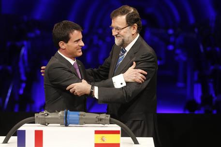 20/02/2015. Rajoy y Valls inauguran la interconexión de alta tensión Francia-España. El presidente del Gobierno, Mariano Rajoy, preside junt...