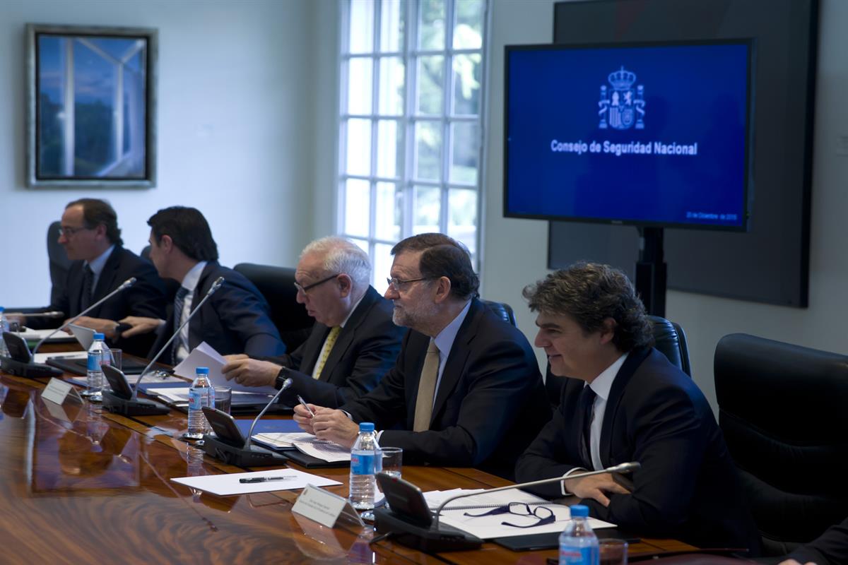 20/11/2015. Reunión del Consejo de Seguridad Nacional. El presidente del Gobierno, Mariano Rajoy, preside, en La Moncloa, la reunión del Con...