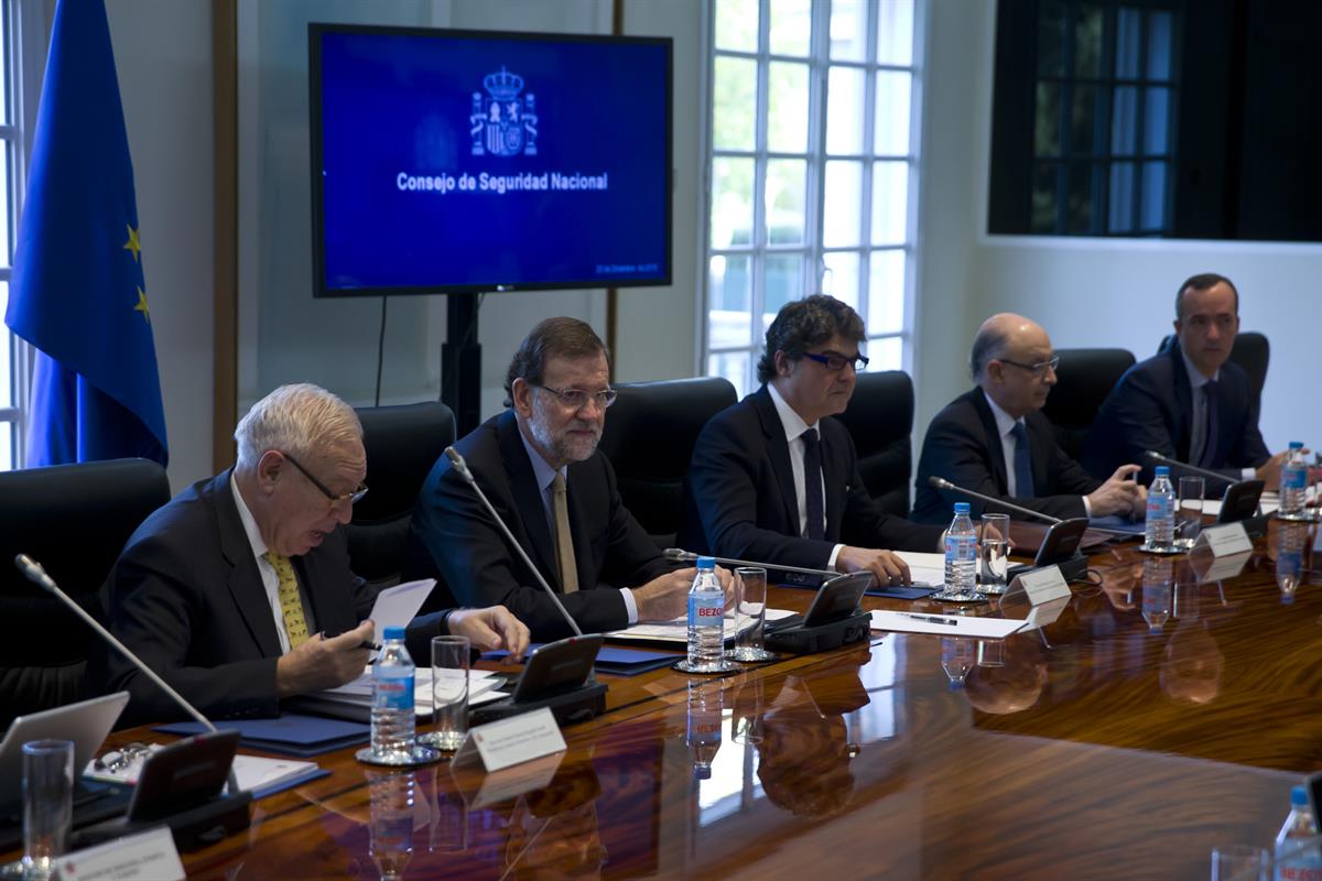 20/11/2015. Reunión del Consejo de Seguridad Nacional. El presidente del Gobierno, Mariano Rajoy, preside, en La Moncloa, la reunión del Con...