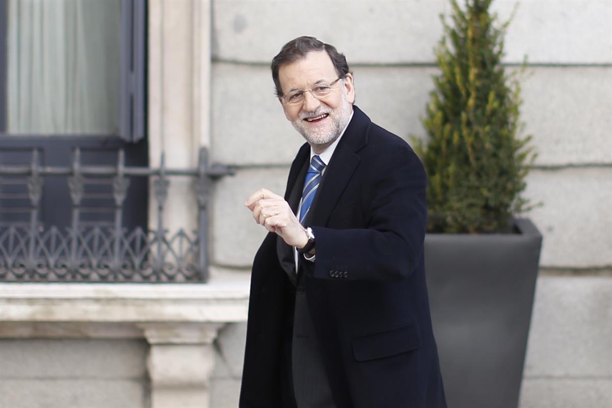 24/02/2015. Rajoy participa en el Debate sobre el estado de la nación. El presidente del Gobierno, Mariano Rajoy, a su llegada al Congreso d...
