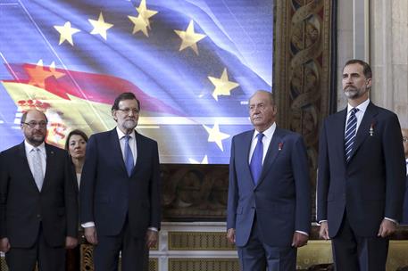 24/06/2015. Aniversario de la adhesión de España a las Comunidades Europeas. El rey Felipe VI, acompañado por el rey Juan Carlos, el preside...
