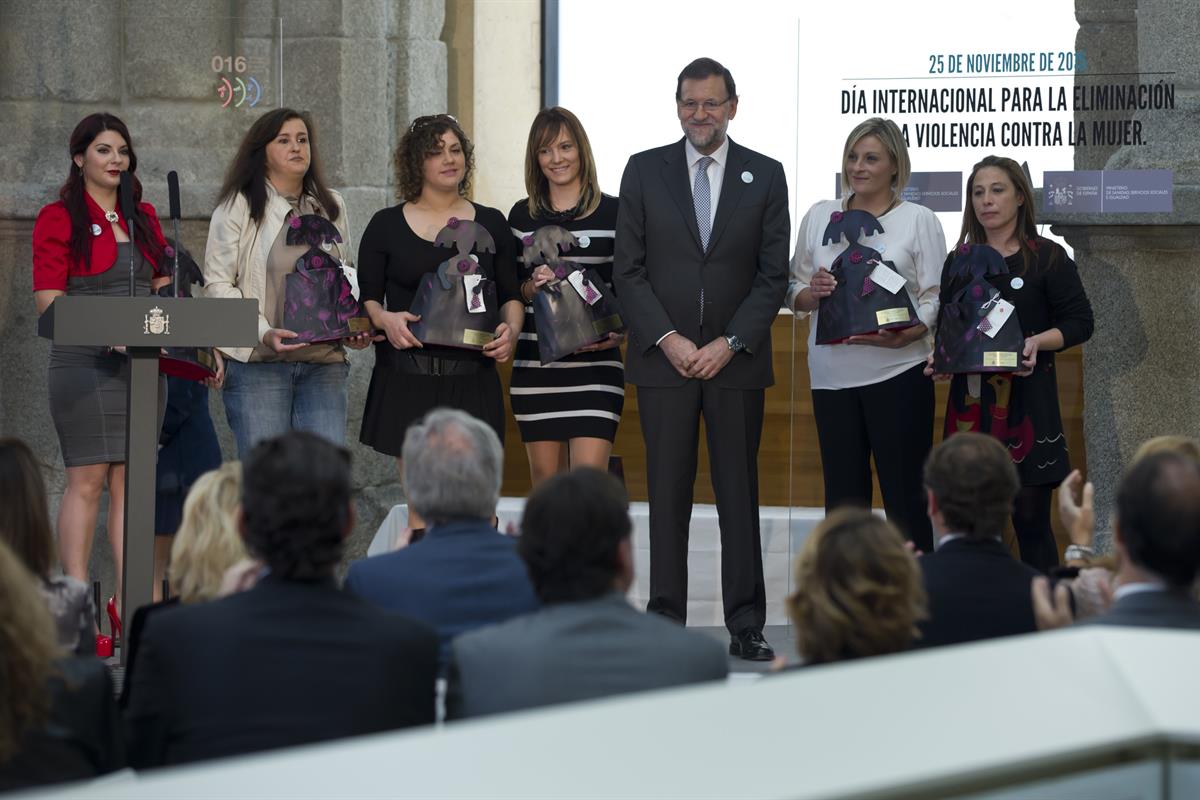 25/11/2015. Rajoy, en el Día Internacional contra la violencia de género. El presidente del Gobierno, Mariano Rajoy, durante la entrega de l...