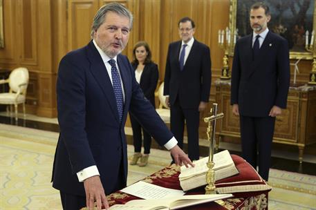 26/06/2015. Méndez de Vigo jura su cargo como ministro de Educación, Cultura y Deporte. Íñigo Méndez de Vigo, en el momento de jurar su carg...