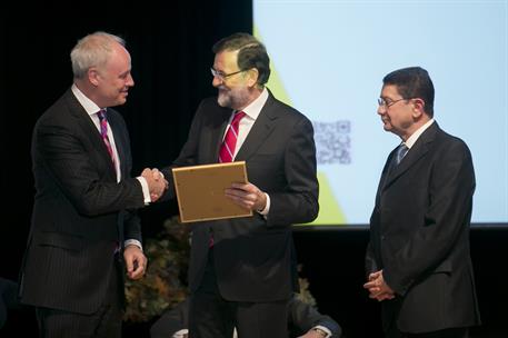 27/01/2015. Rajoy interviene en el Spain Global Tourism Forum. El presidente del Gobierno recibe un diploma de manos del secretario general ...