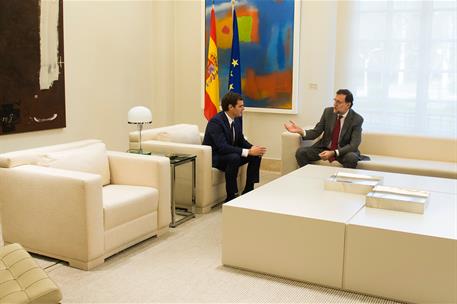 28/12/2015. Mariano Rajoy recibe a Albert Rivera en La Moncloa. El presidente del Gobierno en funciones, Mariano Rajoy, durante su encuentro...