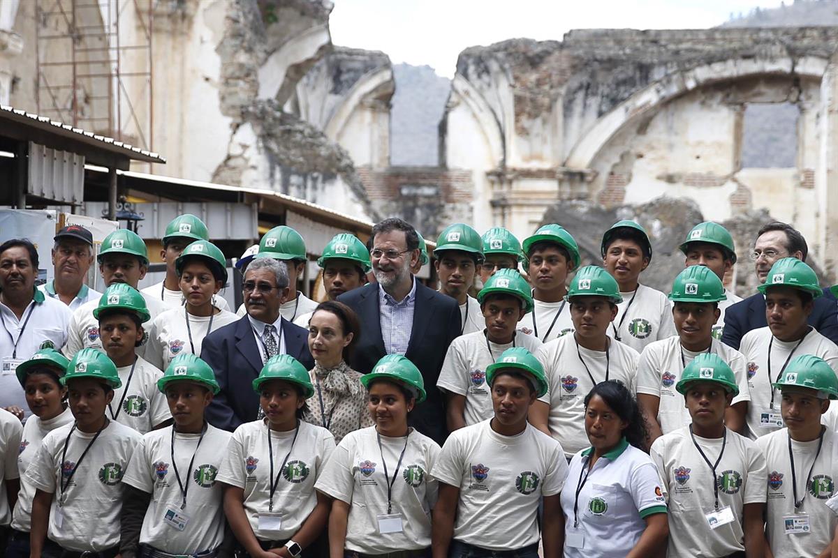 8/03/2015. Viaje oficial a Guatemala. El presidente del Gobierno, Mariano Rajoy, durante su visita al Centro de Formación y Escuela Taller d...