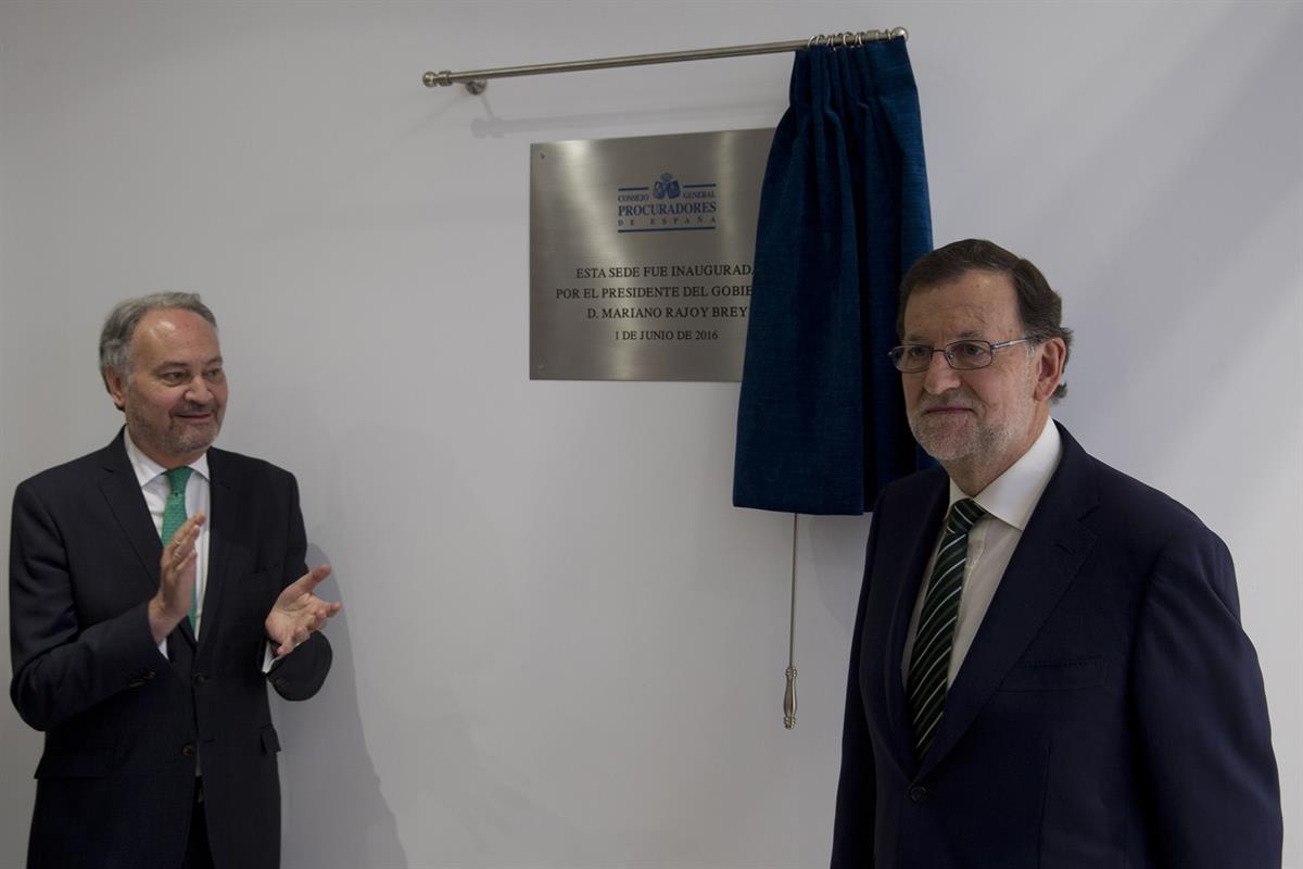 1/06/2016. Rajoy inaugura la nueva sede del Consejo General de Procuradores de España. El presidente del Gobierno, Mariano Rajoy, junto al p...