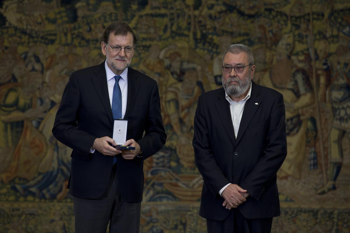 6/05/2016. Rajoy entrega las Medallas de Oro al Mérito en el Trabajo. El presidente del Gobierno en funciones, Mariano Rajoy, entrega la Med...