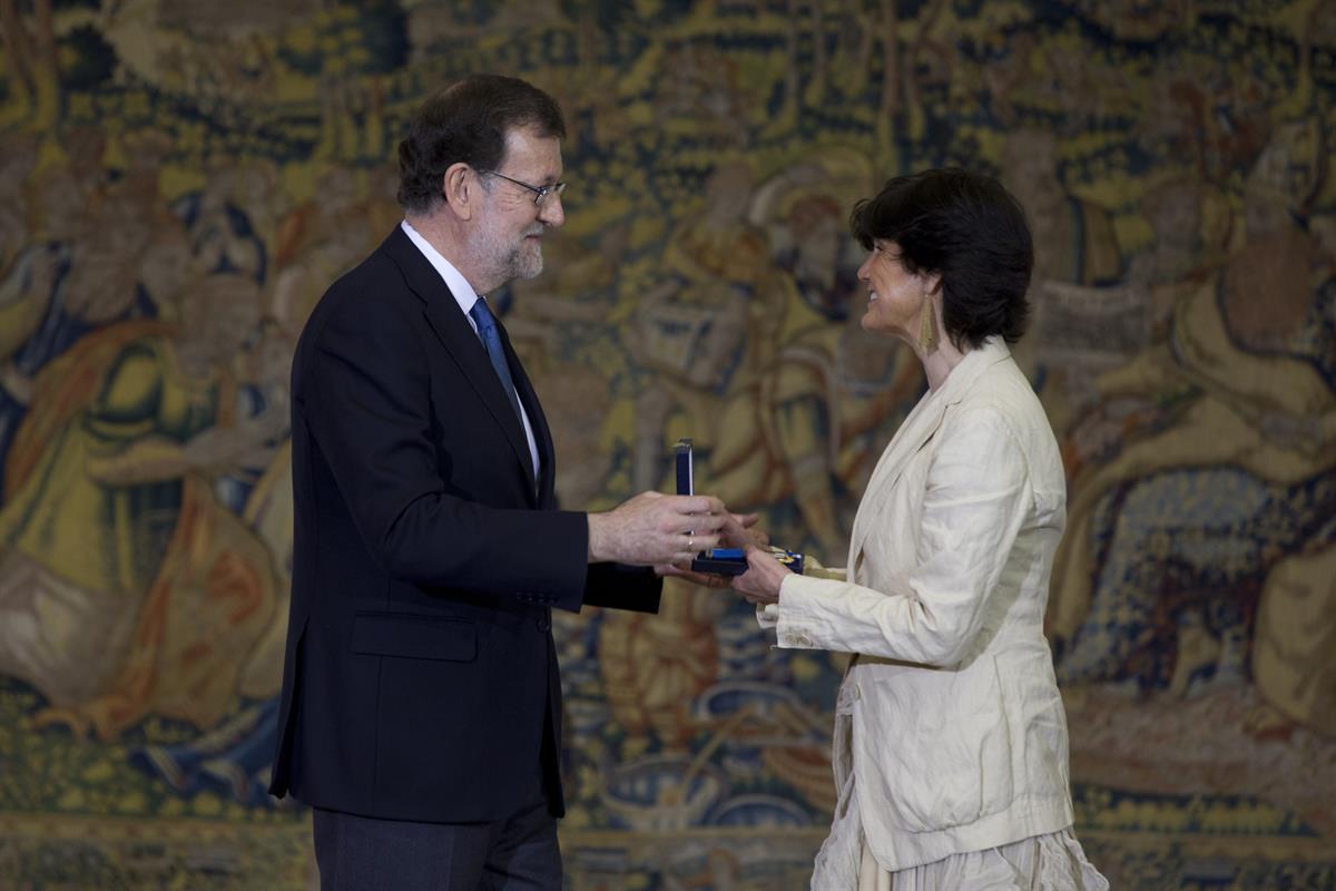 6/05/2016. Rajoy entrega las Medallas de Oro al Mérito en el Trabajo. El presidente del Gobierno en funciones, Mariano Rajoy, entrega la Med...