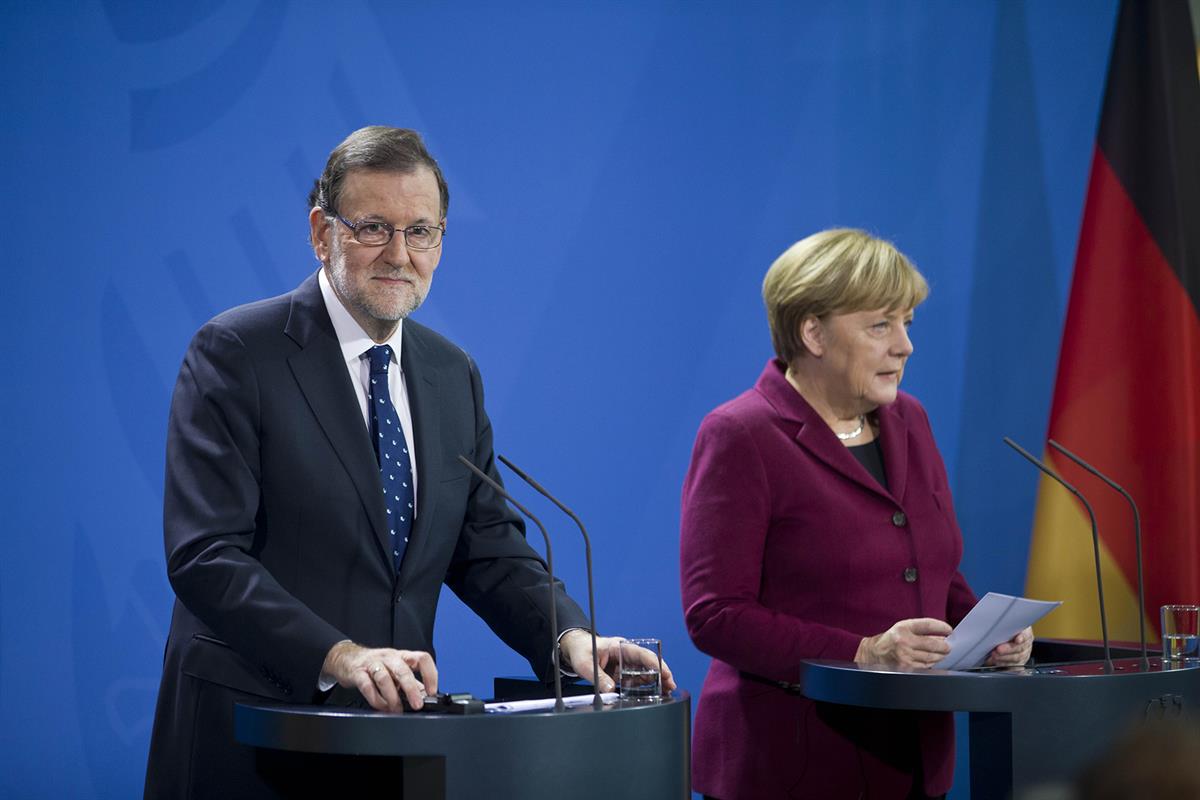 18/11/2016. Rajoy viaja a Berlín. El presidente del Gobierno, Mariano Rajoy, y la canciller alemana Angela Merkel, durante la rueda de prens...