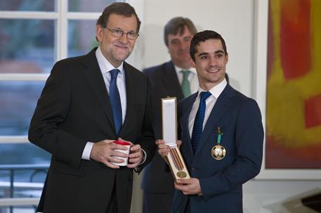 19/04/2016. Rajoy entrega la Medalla de Oro al Mérito Deportivo a Javier Fernández. El presidente del Gobierno en funciones, Mariano Rajoy, ...