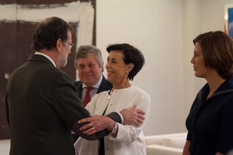 29/02/2016. Rajoy recibe a la familia de Leopoldo López. El presidente del Gobierno en funciones, Mariano Rajoy, saluda a los padres y a la ...