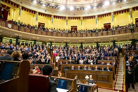 29/10/2016. Mariano Rajoy es investido presidente del Gobierno. Los diputados del PP y Ciudadanos, además de los del PSOE, aplauden al porta...