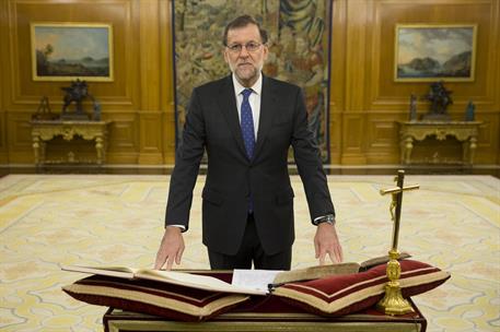 31/10/2016. Mariano Rajoy jura el cargo de presidente del Gobierno. Mariano Rajoy jura el cargo de presidente del Gobierno ante S.M. el Rey ...