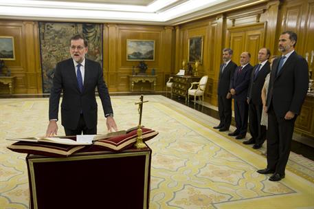 31/10/2016. Mariano Rajoy jura el cargo de presidente del Gobierno. Mariano Rajoy jura el cargo de presidente del Gobierno ante S.M. el Rey ...