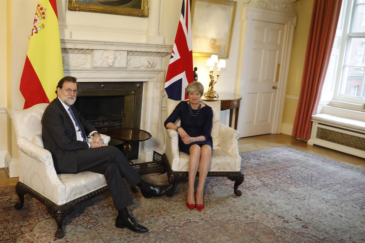 5/12/2017. Mariano Rajoy se reúne con Theresa May en Londres. El presidente del Gobierno, Mariano Rajoy, conversa con la primera ministra br...