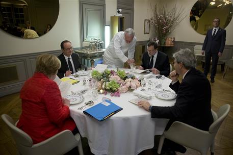 6/03/2017. Rajoy se reúne en Versalles con Hollande, Merkel y Gentiloni. El presidente del Gobierno español, Mariano Rajoy, la canciller ale...