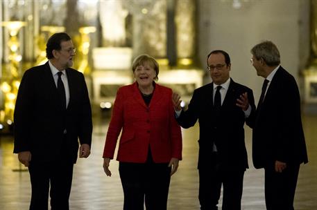 6/03/2017. Rajoy se reúne en Versalles con Hollande, Merkel y Gentiloni. El presidente del Gobierno, Mariano Rajoy, el presidente de la Repú...