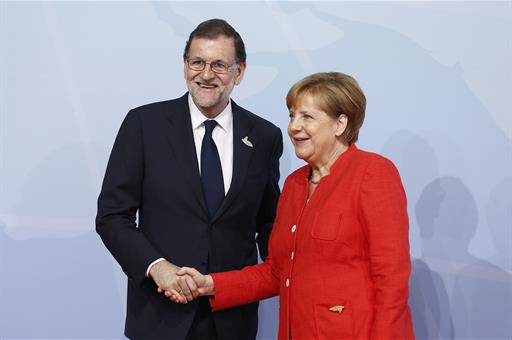 Mariano Rajoy saluda a Angela Merkel