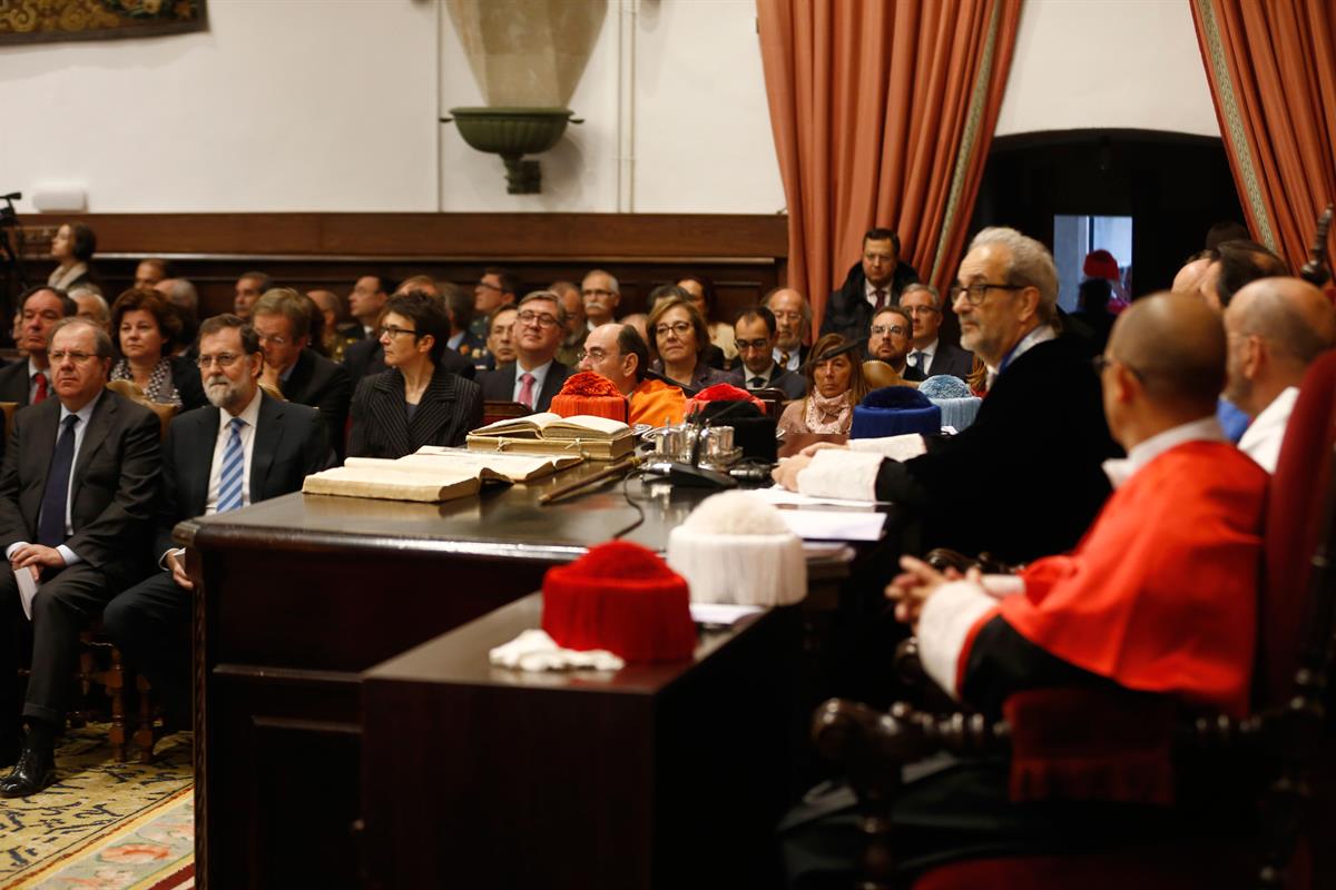 9/11/2017. Rajoy asiste a la investidura de Juncker como doctor honoris causa. El presidente del Gobierno, Mariano Rajoy, asiste a la ceremo...