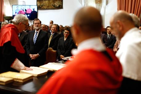 9/11/2017. Rajoy asiste a la investidura de Juncker como doctor honoris causa. El presidente del Gobierno, Mariano Rajoy, asiste a la ceremo...
