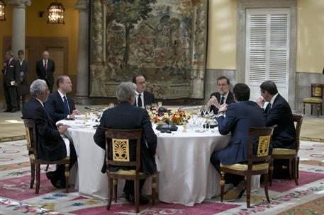 10/04/2017. Rajoy preside la III Cumbre de los países del sur de la UE. El presidente del Gobierno, Mariano Rajoy, junto al primer ministro ...