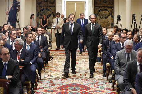 14/07/2017. Rajoy presenta el Plan Extraordinario de inversiones en Carreteras. El presidente del Gobierno, Mariano Rajoy, y el ministro de ...