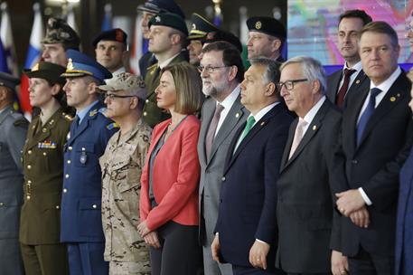 14/12/2017. Rajoy asiste al Consejo Europeo. El presidente del Gobierno, Mariano Rajoy, junto a otros dirigentes europeos, en la foto de fam...