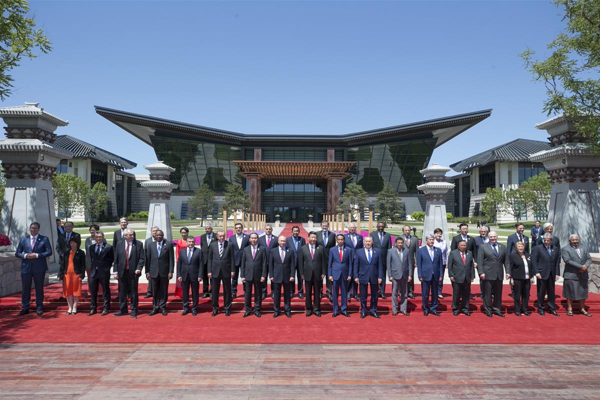 15/05/2017. Viaje de Mariano Rajoy a la República Popular de China. Foto de grupo de los asistentes al Foro de la Franja y la Ruta para la C...