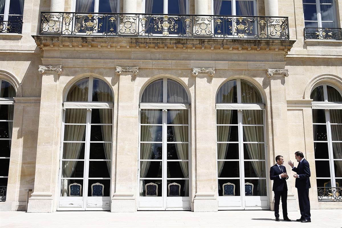 16/06/2017. Rajoy se reúne con Macron. El presidente del Gobierno, Mariano Rajoy, junto al presidente francés, Emmanuel Macron, conversan en...