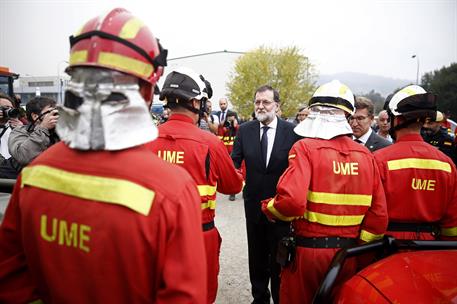 16/10/2017. Viaje de Mariano Rajoy a Galicia. El presidente del Gobienro, Mariano Rajoy, saluda a los efectivos de la Unidad Militar de Emer...