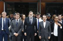 El presidente del Gobierno, Mariano Rajoy, durante el minuto de silencio por las víctimas (Foto: Pool Moncloa)