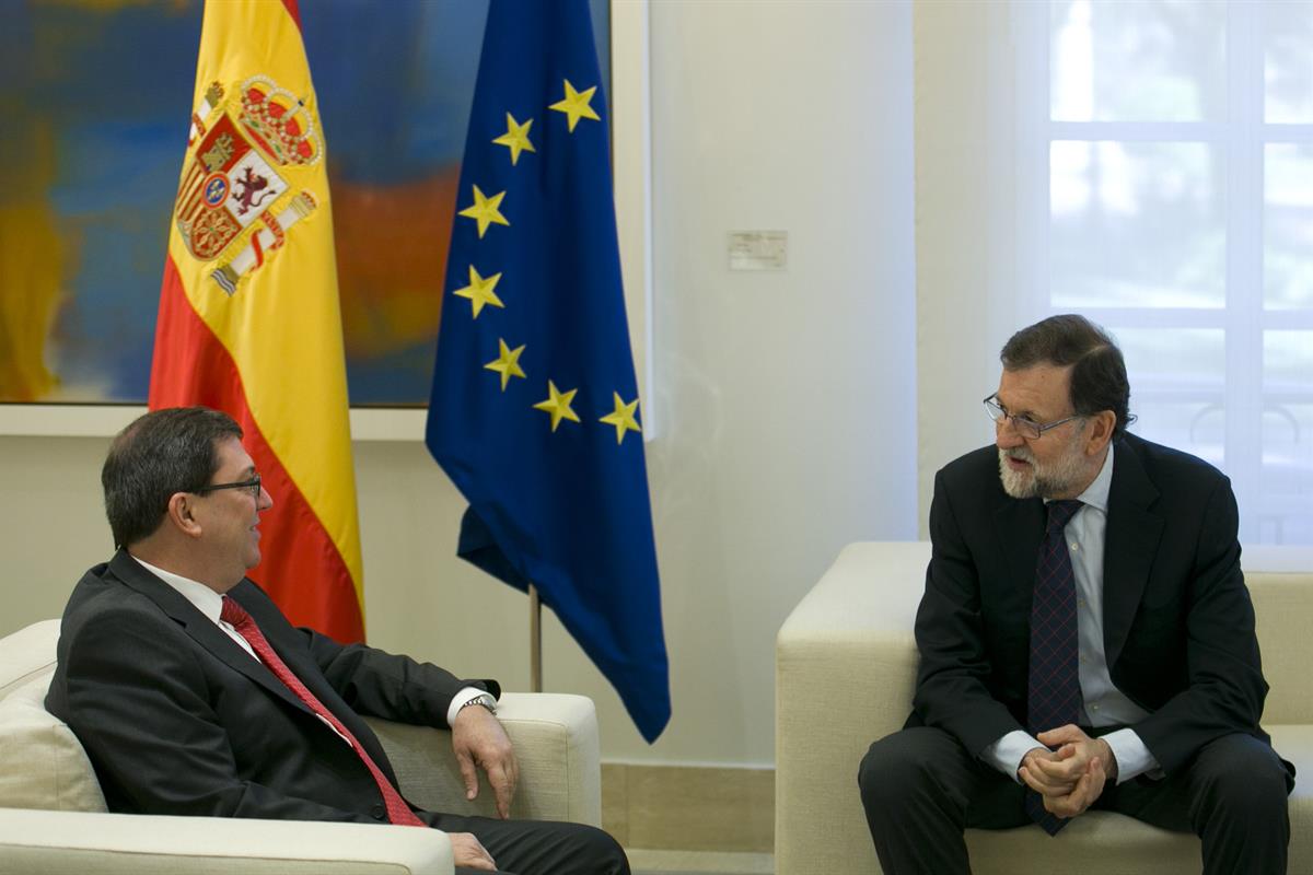 17/04/2017. Rajoy recibe al ministro de Exteriores de Cuba. El presidente del Gobierno, Mariano Rajoy, conversa con el ministro de Relacione...