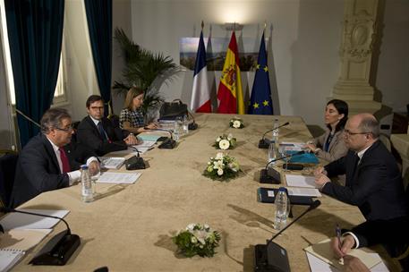 20/02/2017. XXV Cumbre Hispano-Francesa. El ministro del Interior, Juan Ignacio Zoido, y su homólogo francés, Bruno Le Roux, acompañados de ...