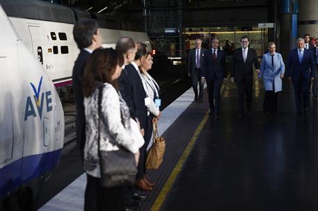 21/04/2017. Rajoy asiste al XXV aniversario del AVE. El presidente del Gobierno, Mariano Rajoy, el ministro de Fomento, Iñigo de la Serna, l...