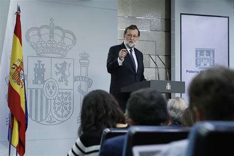 21/10/2017. Comparecencia de Rajoy tras el Consejo de Ministros extraordinario. El presidente del Gobierno, Mariano Rajoy, durante su compar...