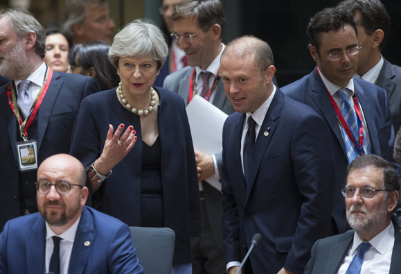 22/06/2017. Mariano Rajoy asiste al Consejo Europeo. El primer ministro belga, Charles Michel; la primera ministra británica, Theresa May; e...