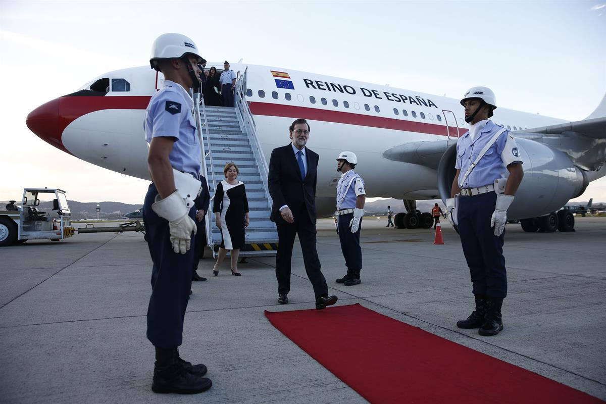 24/04/2017. Viaje oficial de Rajoy a Brasil (Sao Paulo). El presidente del Gobierno, Mariano Rajoy, a su llegada a la Base Aérea de Sao Paul...