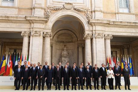 25/03/2017. Rajoy asiste al 60 aniversario de la UE. Foto de familia de los jefes de Estado o de Gobierno de la UE reunidos con ocasión del ...