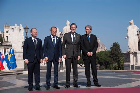 25/03/2017. Rajoy asiste al 60 aniversario de la UE. El presidente del Gobierno, Mariano Rajoy, junto al primer ministro italiano, Paolo Gen...